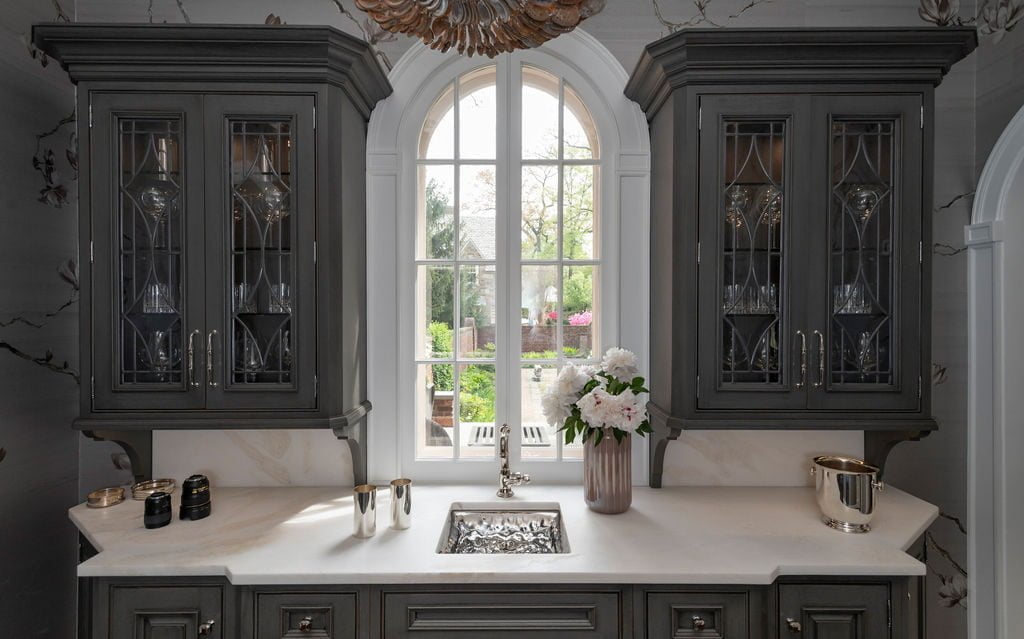 Contemporary wet bar with grey cabinetry